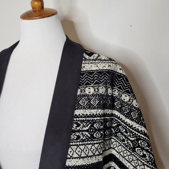 1. State Fringed Tapestry Kimono Size Medium‎ - Picture 2 of 9